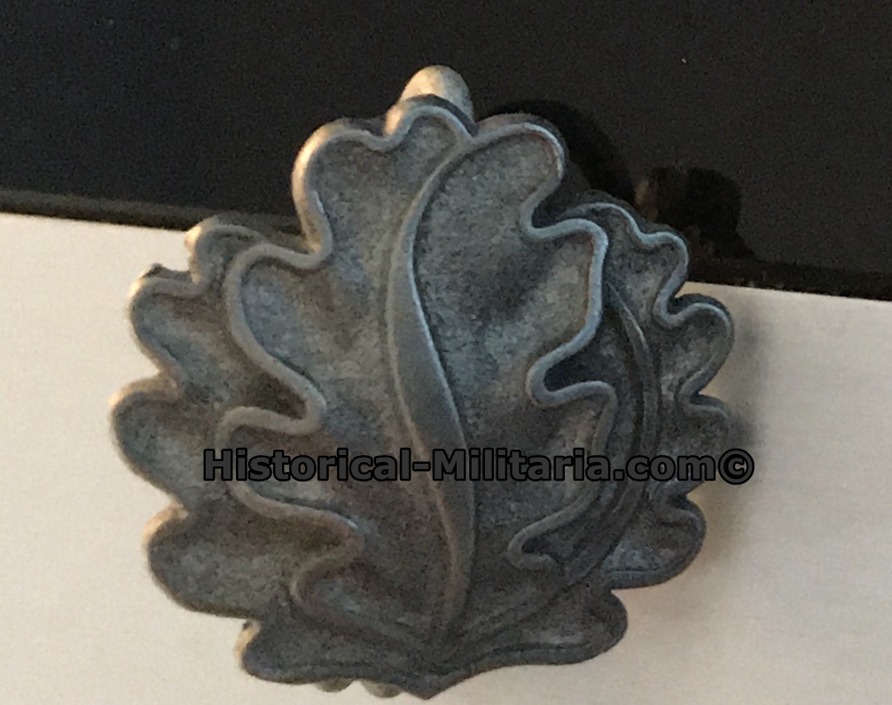 Eichenlaub zum Ritterkreuz des Eisernen Kreuzes 1939 am Kragenband - Oak Leaves for the Knights Cross - Fronde di Quercia per la Croce di Cavaliere della Croce di Ferro Eichenlaub zum Ritterkreuz des Eisernen Kreuzes 1939 am Kragenband - Oak Leaves for the Knights Cross - Fronde di Quercia per la Croce di Cavaliere della Croce di Ferro