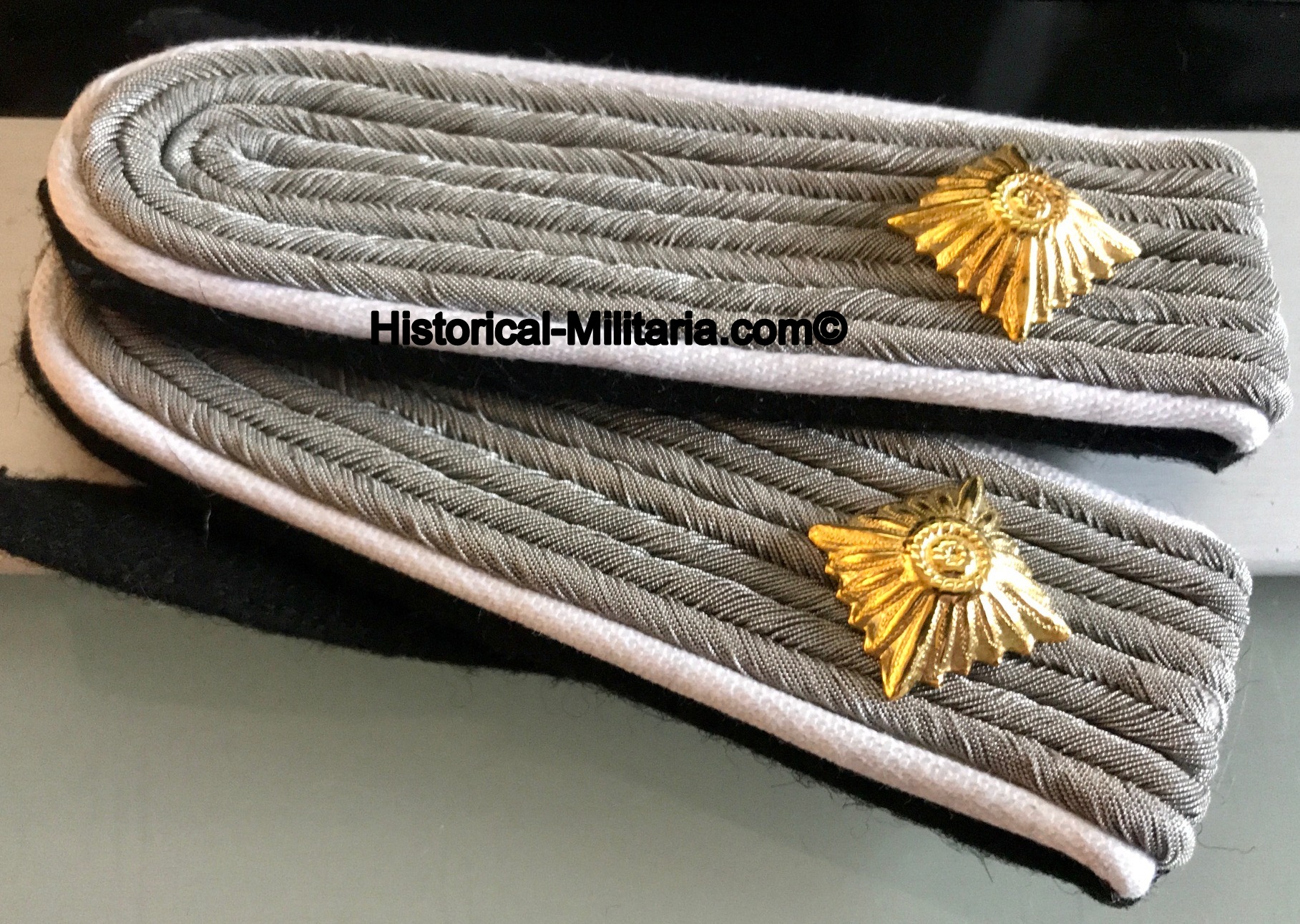 SS-Obersturmführer WAFFEN-SS Schulterklappen Ostuf Infanterie - SS Infantry First Lieutenant shoulder boards SS-Obersturmführer - Spalline da Tenente delle Waffen-SS fanteria SS-Obersturmführer WAFFEN-SS Schulterklappen Ostuf Infanterie - SS Infantry First Lieutenant shoulder boards SS-Obersturmführer - Spalline da Tenente delle Waffen-SS fanteria