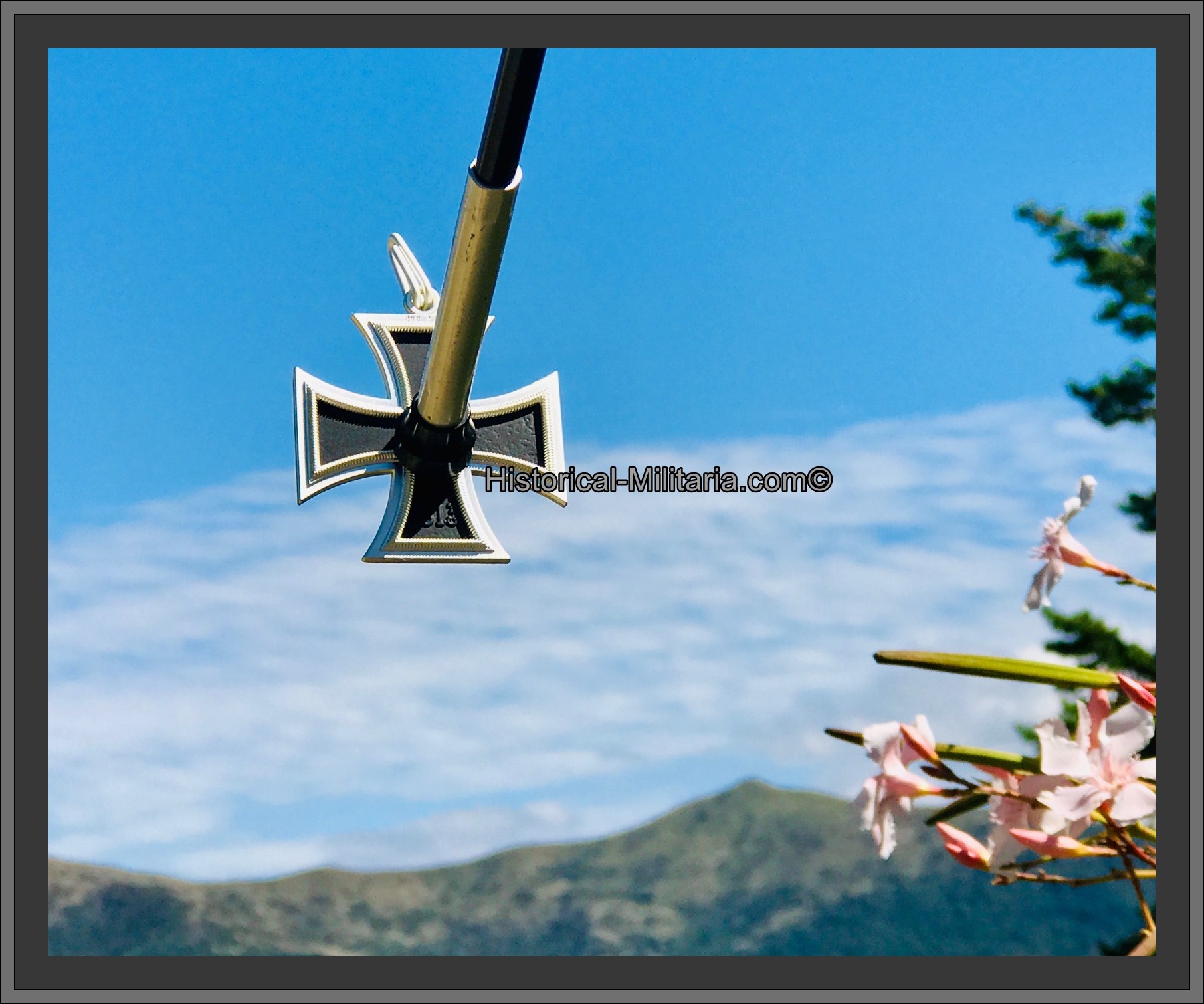 MAGNETISCH Ritterkreuz des Eisernen Kreuzes 1939 3-teilig gealtert - Slightly aged MAGNETIC three-Piece Knight's Cross of the Iron Cross - Croce di Cavaliere della Croce di Ferro in 3 parti NUCLEO MAGNETICO MAGNETISCH Ritterkreuz des Eisernen Kreuzes 1939 3-teilig gealtert - Slightly aged MAGNETIC three-Piece Knight's Cross of the Iron Cross - Croce di Cavaliere della Croce di Ferro in 3 parti NUCLEO MAGNETICO