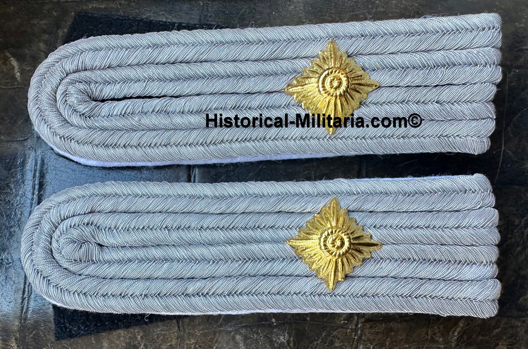 SS-Obersturmführer WAFFEN-SS Schulterklappen Ostuf Infanterie - SS Infantry First Lieutenant shoulder boards SS-Obersturmführer - Spalline da Tenente delle Waffen-SS fanteria SS-Obersturmfuhrer SS-Obersturmführer WAFFEN-SS Schulterklappen Ostuf Infanterie - SS Infantry First Lieutenant shoulder boards SS-Obersturmführer - Spalline da Tenente delle Waffen-SS fanteria SS-Obersturmfuhrer