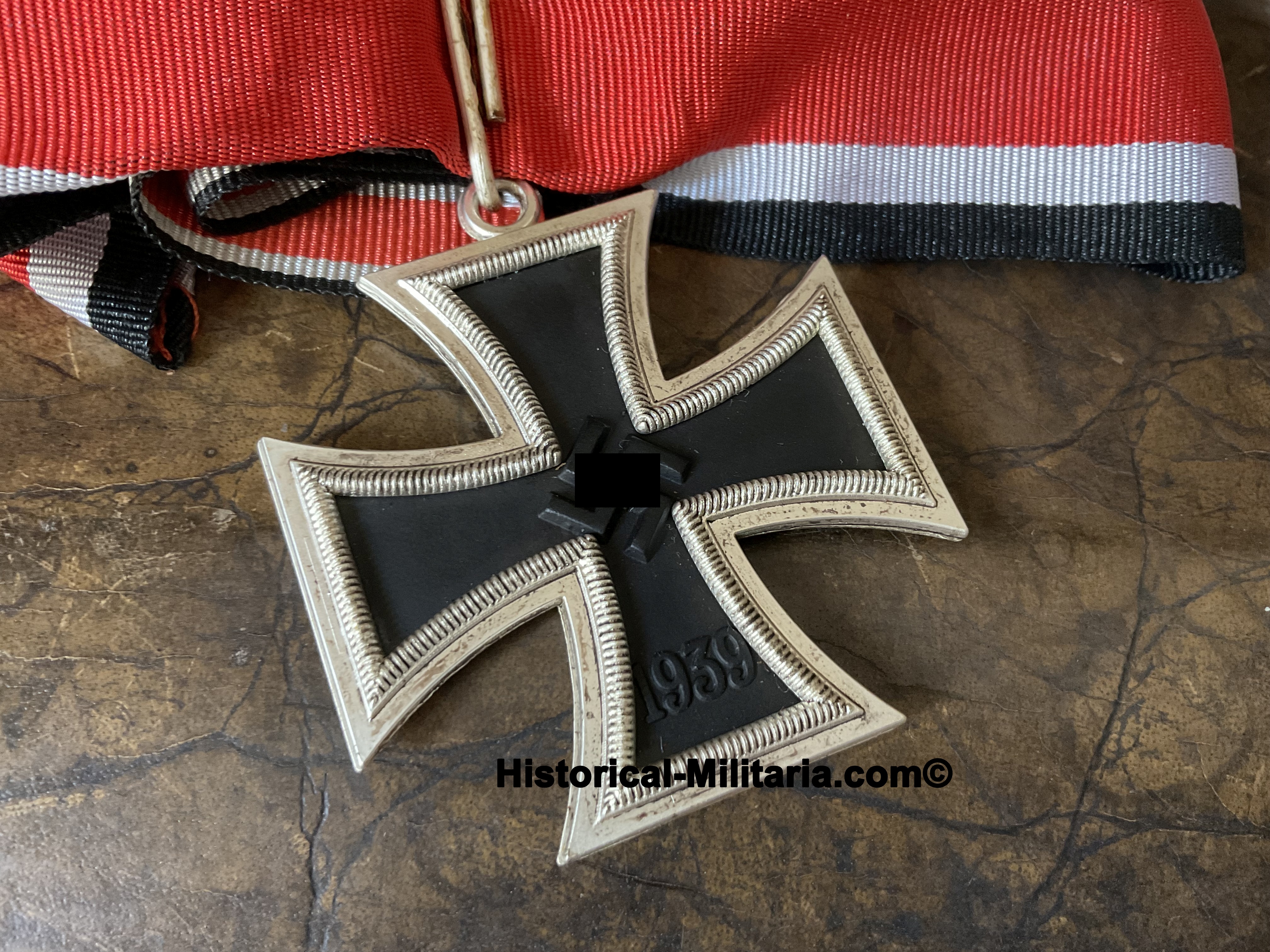 MAGNETISCH Ritterkreuz des Eisernen Kreuzes 1939 3-teilig gealtert am Kragenband - Aged MAGNETIC 3 Piece Knight's Cross of the Iron Cross +neckband- Croce di Cavaliere della Croce di Ferro 3 parti MAGNETICO +nastrino MAGNETISCH Ritterkreuz des Eisernen Kreuzes 1939 3-teilig gealtert am Kragenband - Aged MAGNETIC 3 Piece Knight's Cross of the Iron Cross +neckband- Croce di Cavaliere della Croce di Ferro 3 parti MAGNETICO +nastrino
