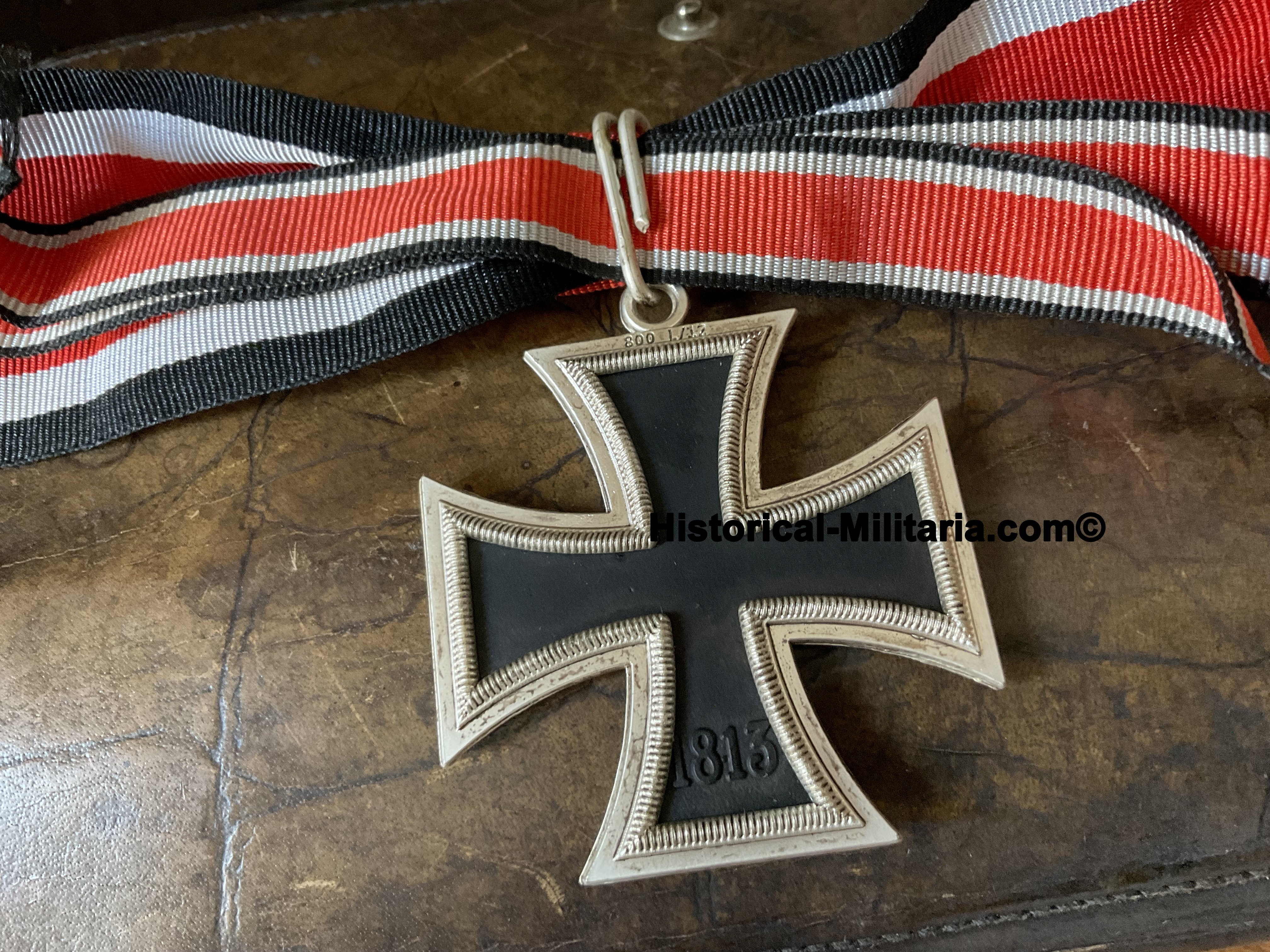 MAGNETISCH Ritterkreuz des Eisernen Kreuzes 1939 3-teilig gealtert am Kragenband - Aged MAGNETIC 3 Piece Knight's Cross of the Iron Cross +neckband- Croce di Cavaliere della Croce di Ferro 3 parti MAGNETICO +nastrino MAGNETISCH Ritterkreuz des Eisernen Kreuzes 1939 3-teilig gealtert am Kragenband - Aged MAGNETIC 3 Piece Knight's Cross of the Iron Cross +neckband- Croce di Cavaliere della Croce di Ferro 3 parti MAGNETICO +nastrino