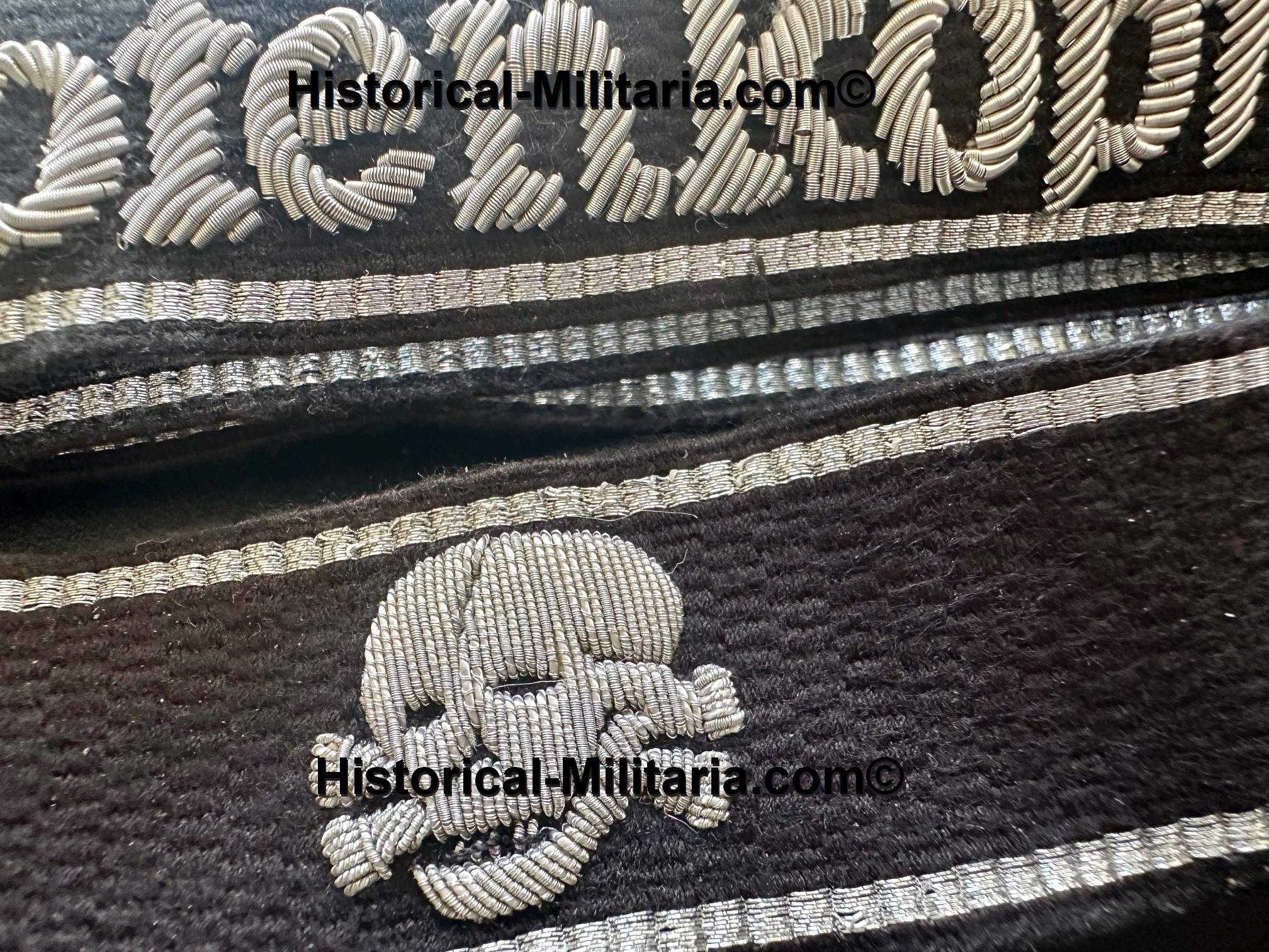 3. SS-Panzer Division " Totenkopf " - SS-Totenkopf Standarte Officer SET - Ärmelstreifen SET Offizier Totenkopf matt - Set n.2 Fascia da braccio Totenkopf da Ufficiale 3. SS-Panzer Division " Totenkopf " - SS-Totenkopf Standarte Officer SET - Ärmelstreifen SET Offizier Totenkopf matt - Set n.2 Fascia da braccio Totenkopf da Ufficiale